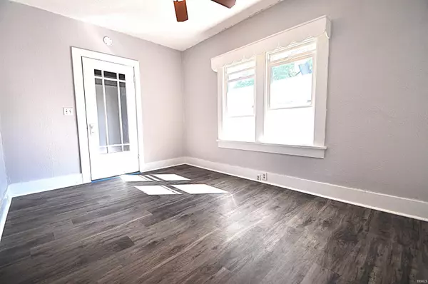 4207 Lincolnway E, Mishawaka, IN 46544-4020