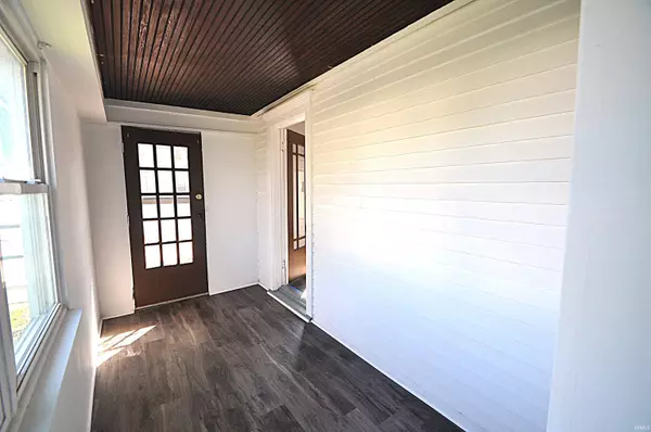 4207 Lincolnway E, Mishawaka, IN 46544-4020