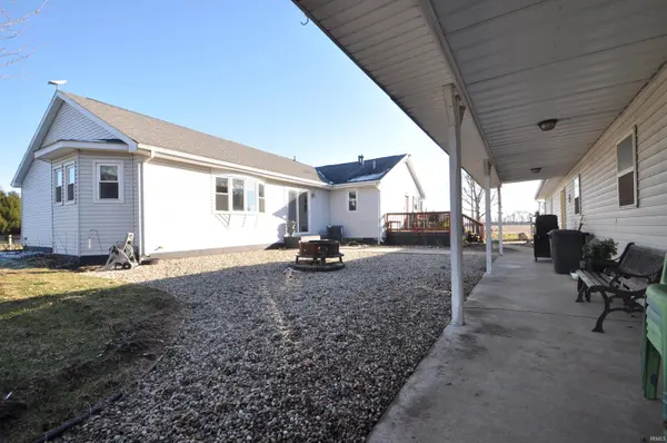 7660 E 200 N, Grovertown, IN 46531