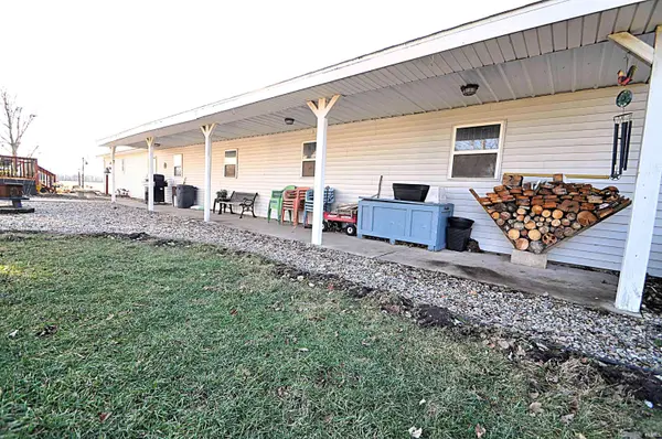 7660 E 200 N, Grovertown, IN 46531