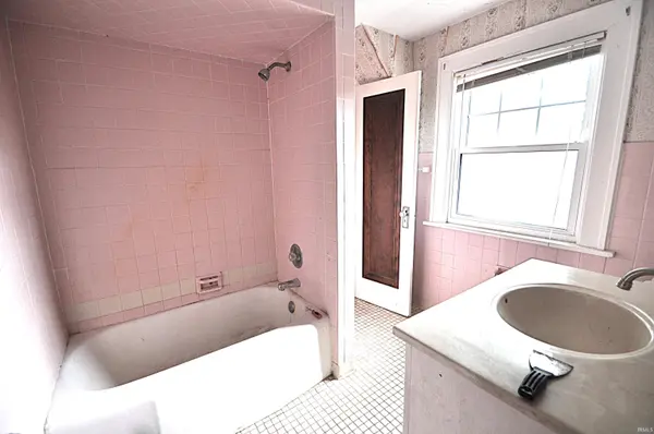 1240 Altgeld Street, South Bend, IN 46614-1458