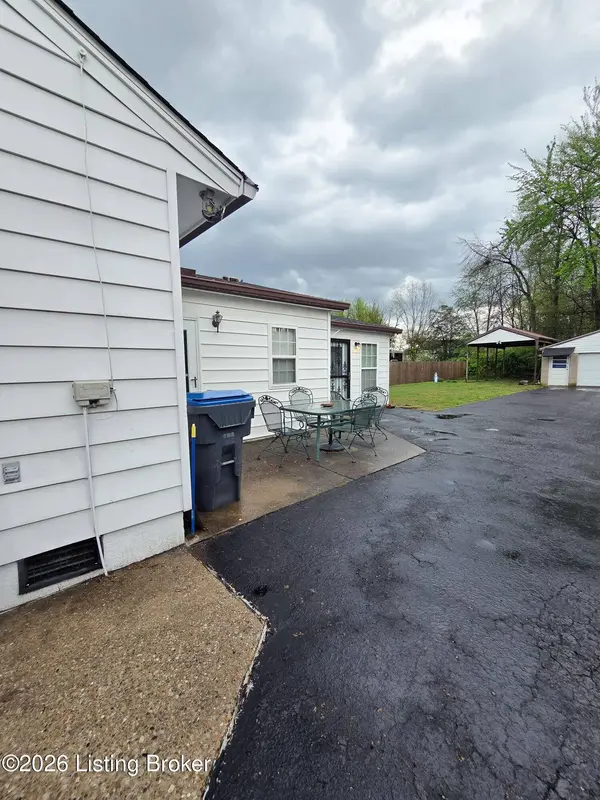 1256 Lipps Ln, Louisville, KY 40219