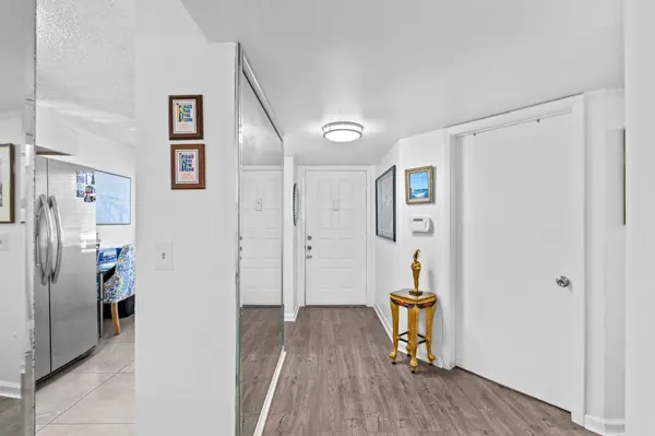 3138 Via Poinciana #116, Lake Worth, FL 33467