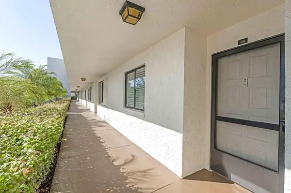 3138 Via Poinciana #116, Lake Worth, FL 33467