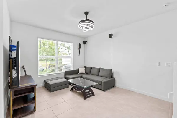 4370 Pond Lily LN, Lake Worth, FL 33467