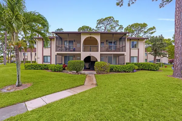 322 Knotty Pine CIR #D2, Greenacres, FL 33463