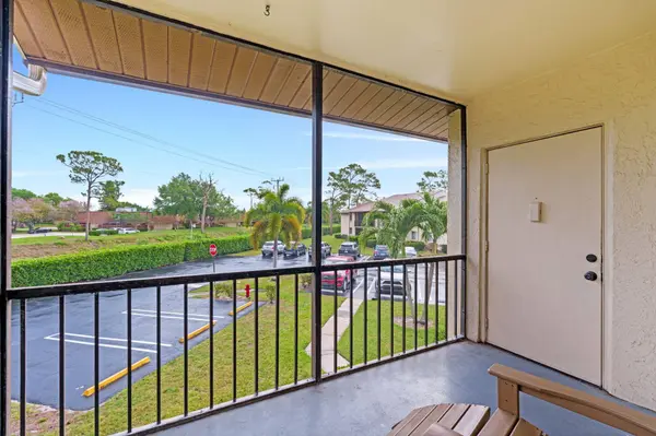322 Knotty Pine CIR #D2, Greenacres, FL 33463