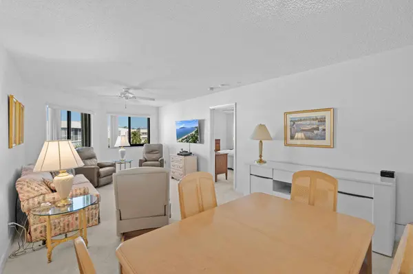 3138 Via Poinciana #410, Lake Worth, FL 33467