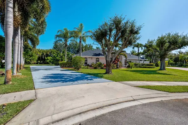 15495 Rolling Meadows CIR, Wellington, FL 33414