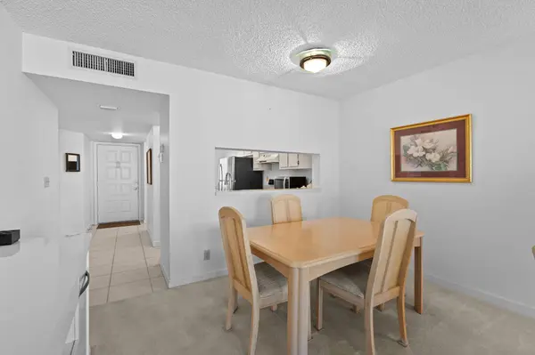 3138 Via Poinciana #410, Lake Worth, FL 33467