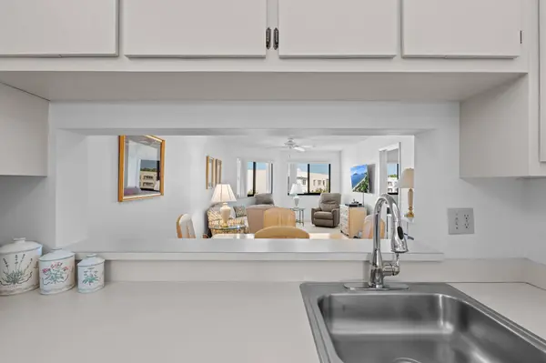 3138 Via Poinciana #410, Lake Worth, FL 33467