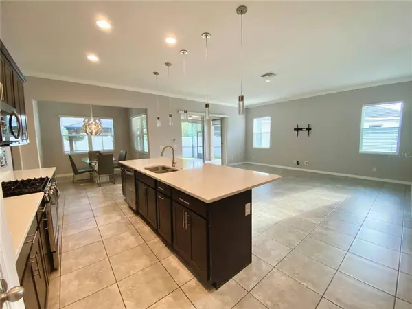 1015 GRAND HILLTOP DR, Apopka, FL 32703