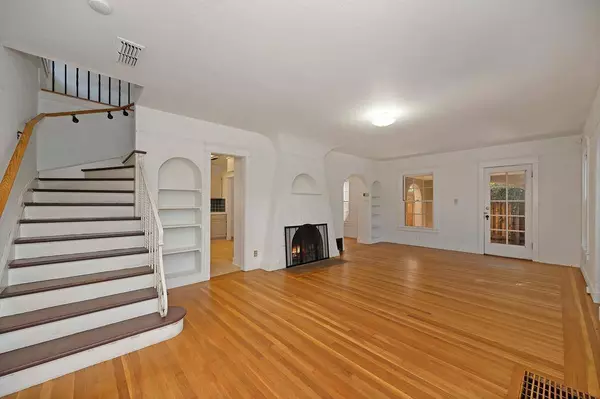 3717 M ST, Sacramento, CA 95816