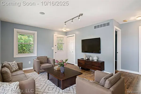 38201 Carolon Boulevard 17B, Westland, MI 48185