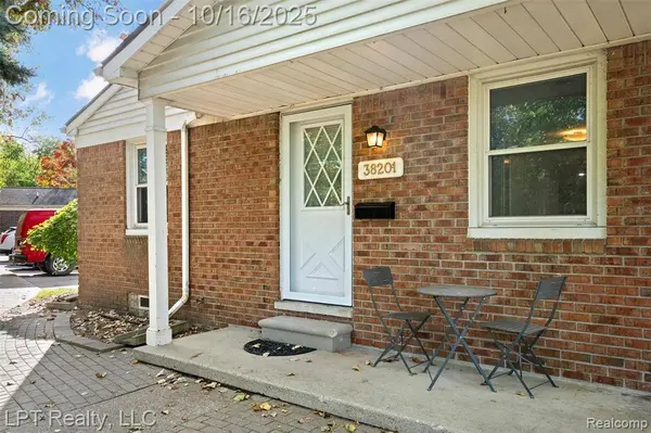 38201 Carolon Boulevard 17B, Westland, MI 48185