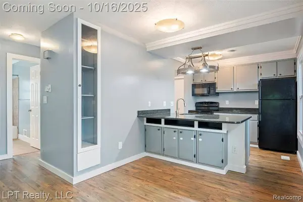 38201 Carolon Boulevard 17B, Westland, MI 48185