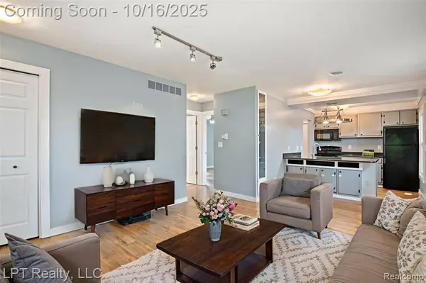 38201 Carolon Boulevard 17B, Westland, MI 48185