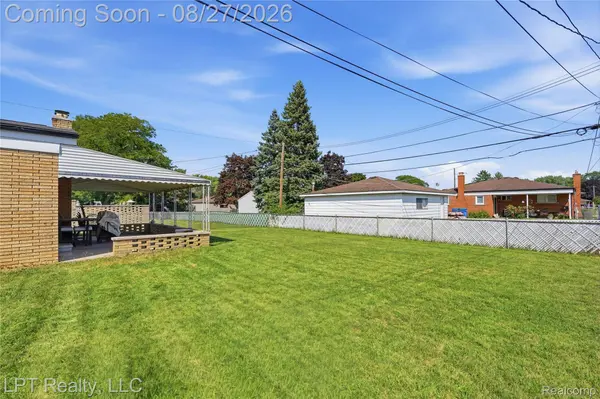 27756 Newport DR, Warren, MI 48088