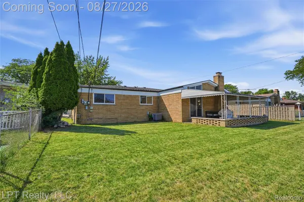 27756 Newport DR, Warren, MI 48088