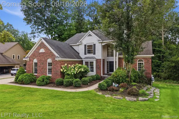 1419 Woodbridge LN, Wixom, MI 48393