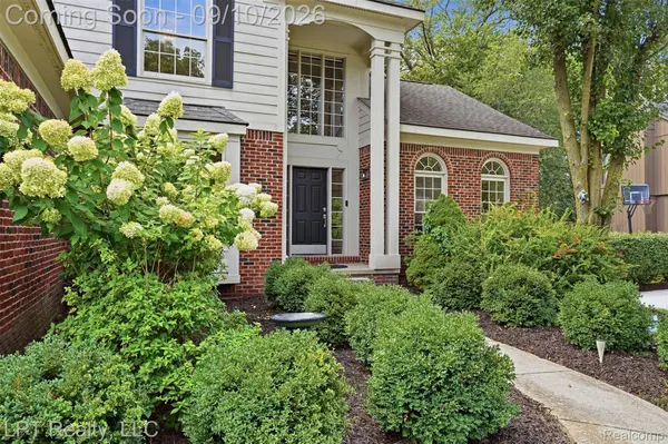 1419 Woodbridge LN, Wixom, MI 48393