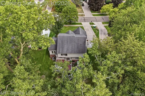 1419 Woodbridge LN, Wixom, MI 48393