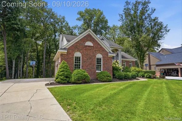 1419 Woodbridge LN, Wixom, MI 48393