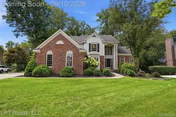 1419 Woodbridge LN, Wixom, MI 48393