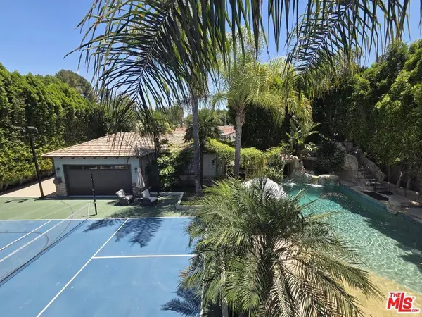 5230 Quakertown Ave, Woodland Hills, CA 91364