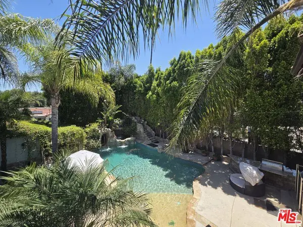5230 Quakertown Ave, Woodland Hills, CA 91364