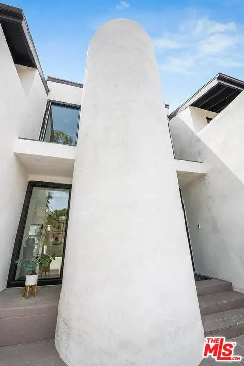 4961 Marmol Dr, Los Angeles, CA 91364