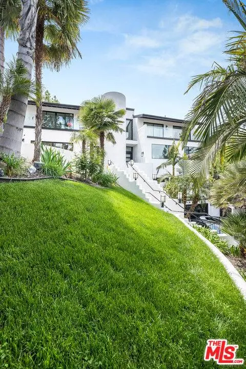 4961 Marmol Dr, Los Angeles, CA 91364