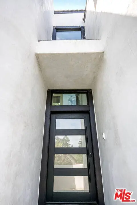 4961 Marmol Dr, Los Angeles, CA 91364