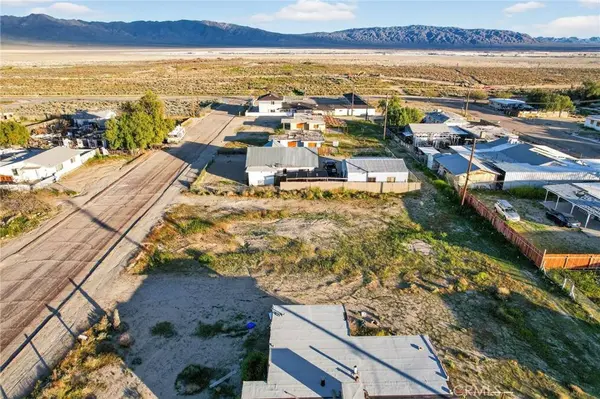 13797 Sutter St, Trona, CA 93562