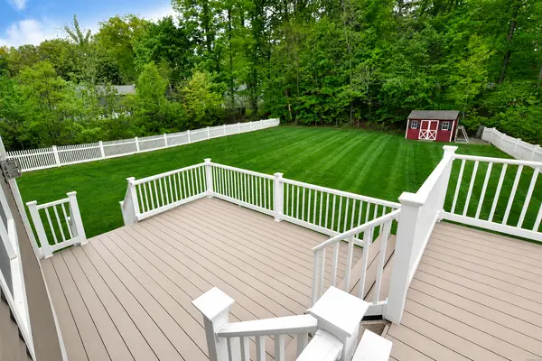 1 Ridgeview Dr, Farmington, CT 06032-2090