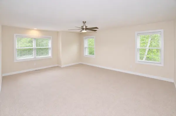 1 Ridgeview Dr, Farmington, CT 06032-2090