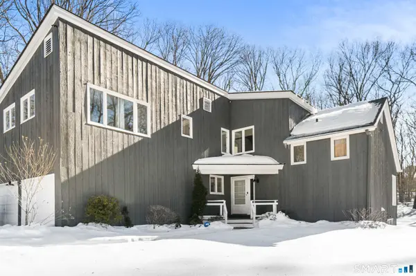26 Burnwood Drive, Bloomfield, CT 06002