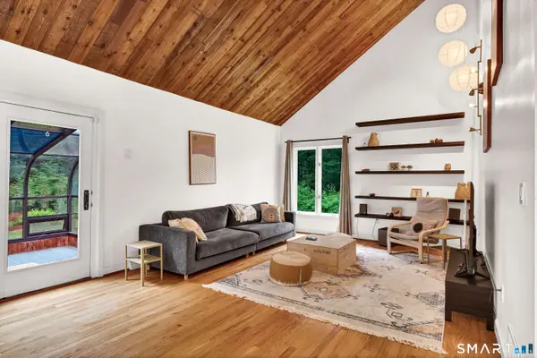 26 Burnwood Drive, Bloomfield, CT 06002