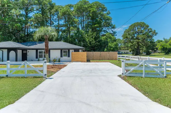 38 NW Deal Avenue, Fort Walton Beach, FL 32548