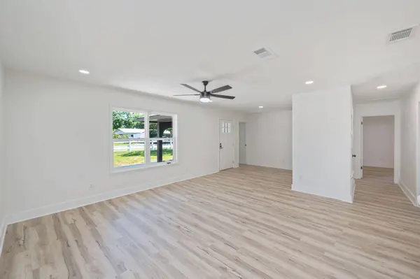 38 NW Deal Avenue, Fort Walton Beach, FL 32548