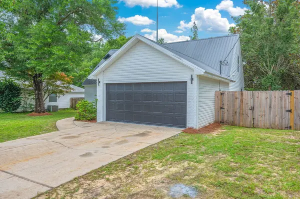 135 Nicole LN, Crestview, FL 32539