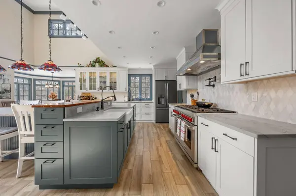 9 Horseshoe Bend Way, Mashpee, MA 02649