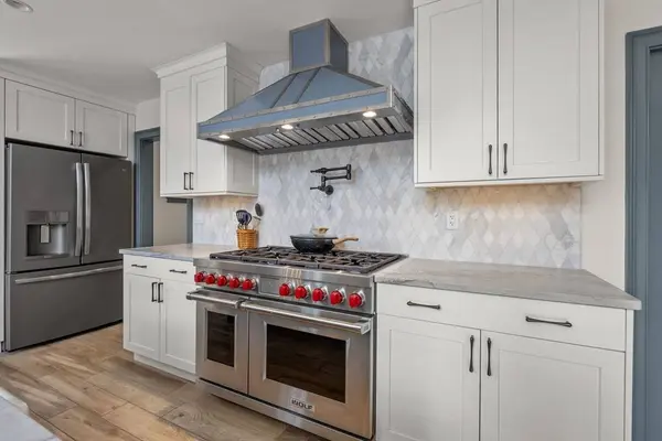 9 Horseshoe Bend Way, Mashpee, MA 02649