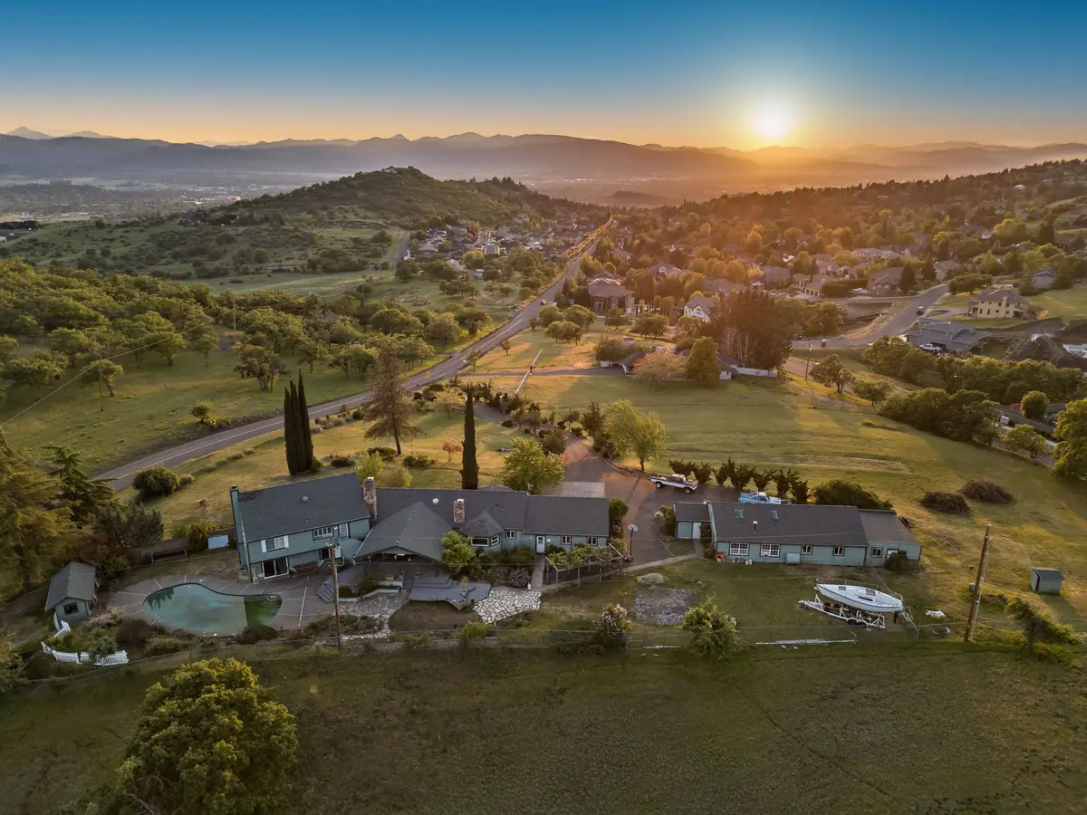 5495 Hillcrest Rd, Medford, OR 97504-9324