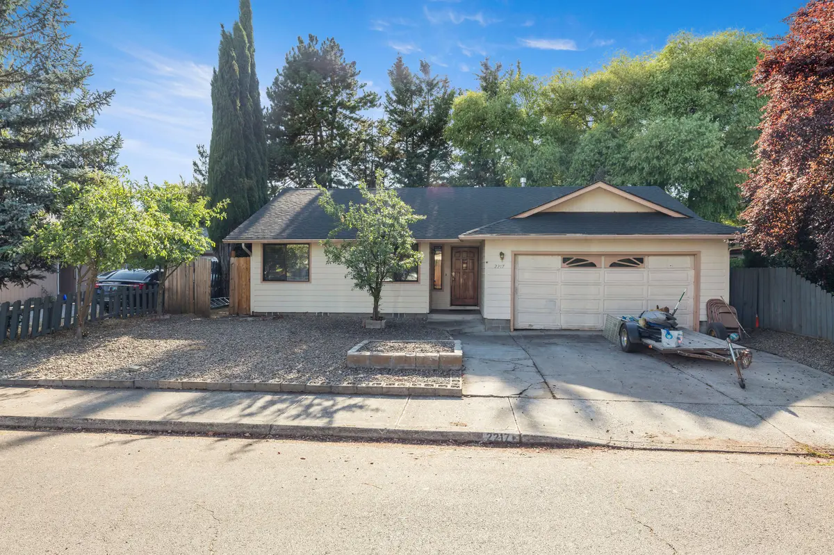 2217 Jubilant Ave, Medford, OR 97504-4738