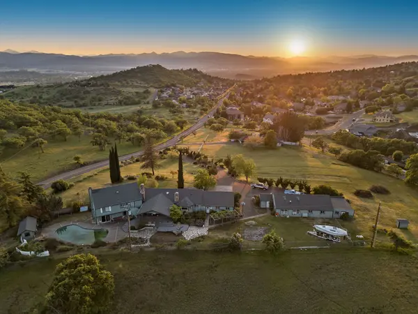 5495 Hillcrest Rd, Medford, OR 97504-9324