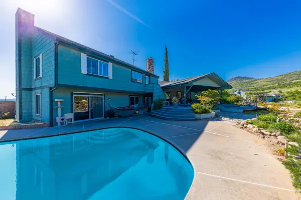 5495 Hillcrest Rd, Medford, OR 97504-9324