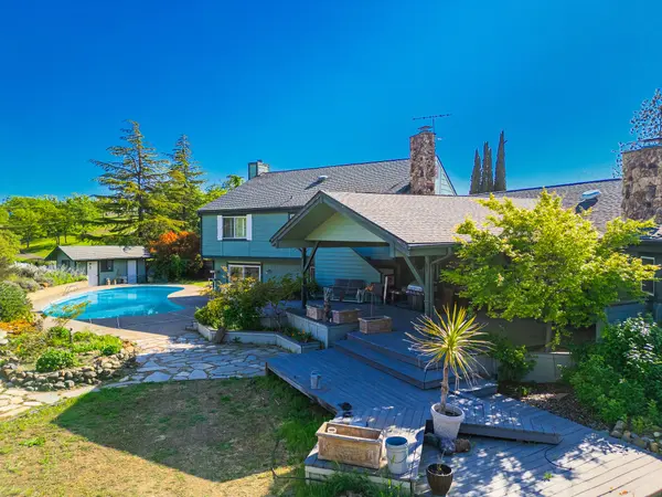 5495 Hillcrest Rd, Medford, OR 97504-9324