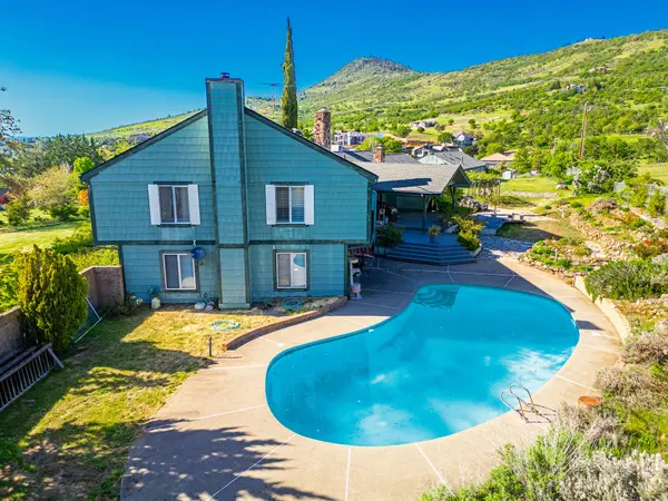 5495 Hillcrest Rd, Medford, OR 97504-9324