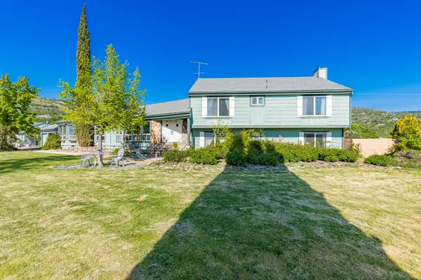 5495 Hillcrest Rd, Medford, OR 97504-9324